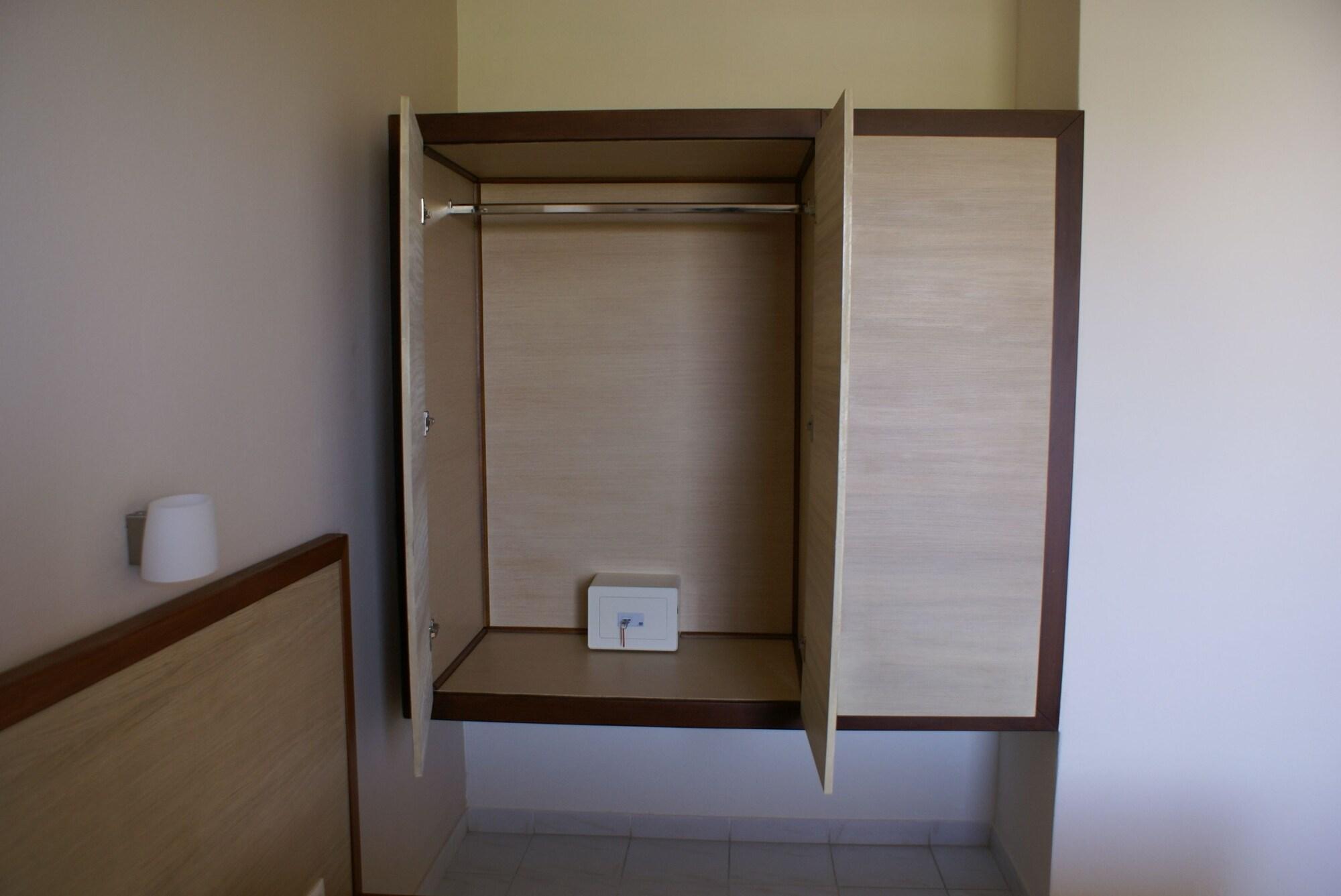 Golden Sun Hotel apartamentowy 2*